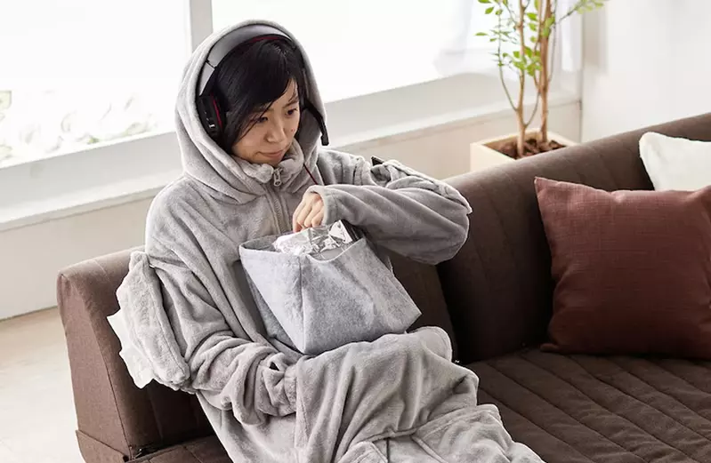 這才是宅宅的最終型態《超懶人毛毯》全方位功能加持！一步都不用出門讓你直接從冬天畢業