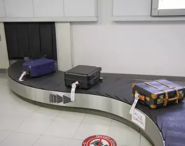 《飛機行李出來的順序》日本網友好疑惑 為什麼每次在輸送帶都要等很久?