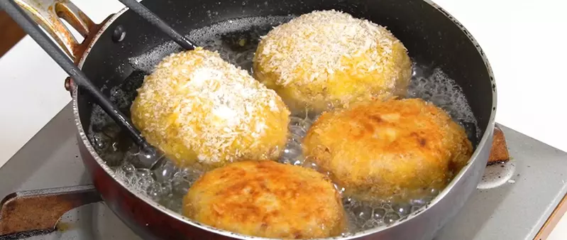 《製作可樂餅超麻煩》日本料理網紅Ryuji呼籲大家親自做做看 保證將來吃可樂餅都感恩到想哭 《製作可樂餅超麻煩》日本料理網紅Ryuji呼籲大家親自做做看 保證將來吃可樂餅都感恩到想哭