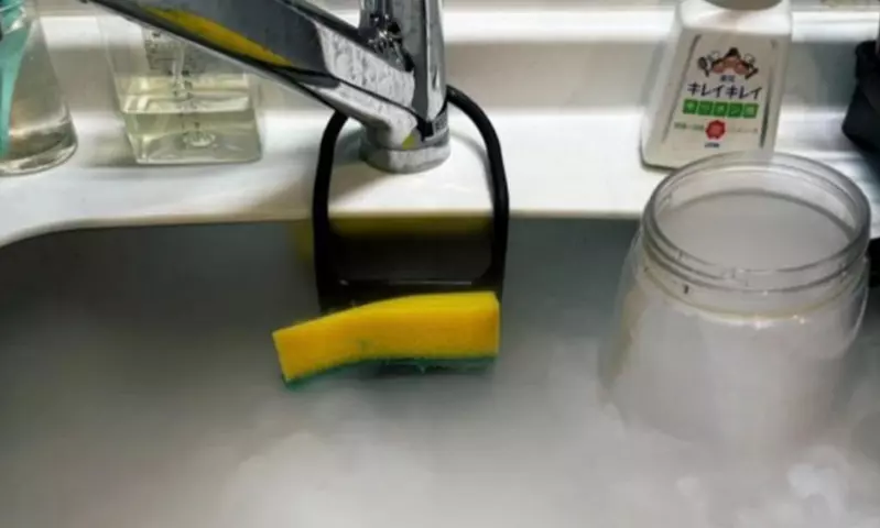 網友分享《避免親友來時看見廚房髒亂的方法》科學的處理辦法但視覺上卻有忍術的效果XD