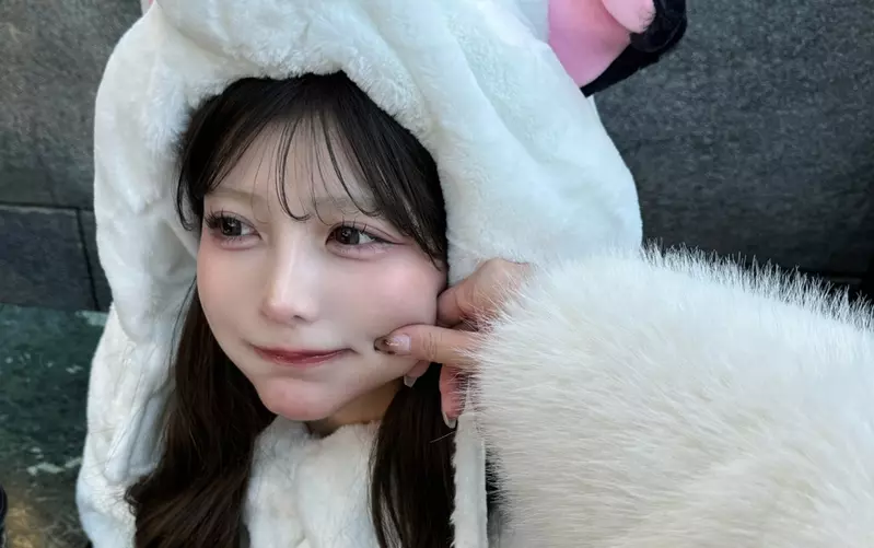 正妹網友分享這種拍照方法真可愛《捏臉照相》網友也跟著分享自己的實驗照片,只是感覺一整個失控歪樓了 正妹網友分享這種拍照方法真可愛《捏臉照相》網友也跟著分享自己的實驗照片,只是感覺一整個失控歪樓了