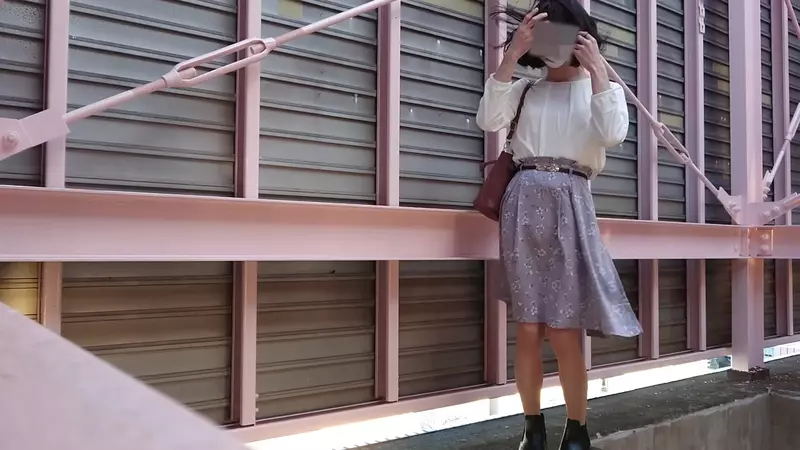 癡漢搭訕事件 對著路過的女初中生說〝人家裙子裡沒有穿內褲唷〞這樣下流的話