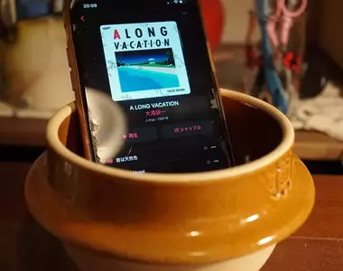 《日本超人氣鐵路便當:釜鍋便當》陶製容器創意再利用 可以煮飯也可以當手機喇叭?
