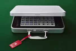 RIMOWA推出《鋁合金麻將手提箱》能夠方便攜帶的「Rimowa Mahjong Attach」讓你出門打牌都顯得尊爵不凡