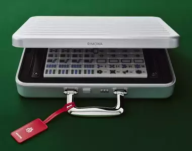 RIMOWA推出《鋁合金麻將手提箱》能夠方便攜帶的「Rimowa Mahjong Attach」讓你出門打牌都顯得尊爵不凡