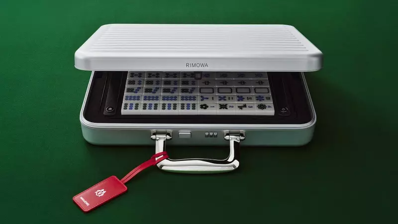 RIMOWA推出《鋁合金麻將手提箱》能夠方便攜帶的「Rimowa Mahjong Attach」讓你出門打牌都顯得尊爵不凡 RIMOWA推出《鋁合金麻將手提箱》能夠方便攜帶的「Rimowa Mahjong Attach」讓你出門打牌都顯得尊爵不凡