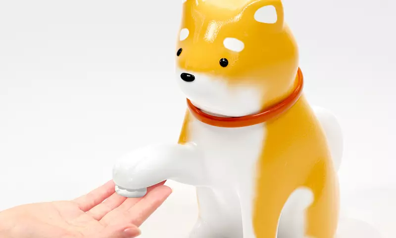 日本創意大師的腦洞設計《柴犬給皂機》只要握手手就會擠出一個泡沫小爪印
