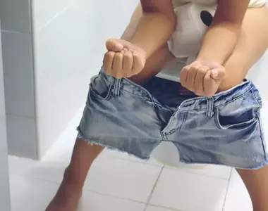 便祕時讓你解放的小技巧 這時翹起二郎腿的話就比較容易拉出來
