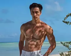 新加坡《凍齡男模陳傳多（Chuando Tan）》教你怎麼吃才能58像28