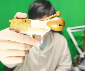 《木魚功德槍》擊發敲敲敲不但可以紓壓還可以累積功德值的宅小物