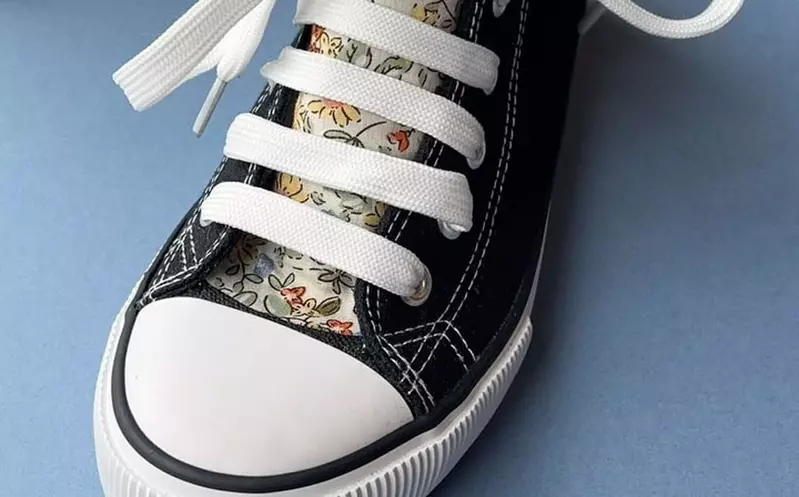 《帆布鞋的小修補Remake技巧》不太需要麻煩的步驟即可大變身，讓你的鞋鞋有種煥然一新的感覺