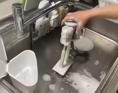 專業人士設計的《單手洗碗工具》非常適合因疾病或身體狀況不方便的朋友使用