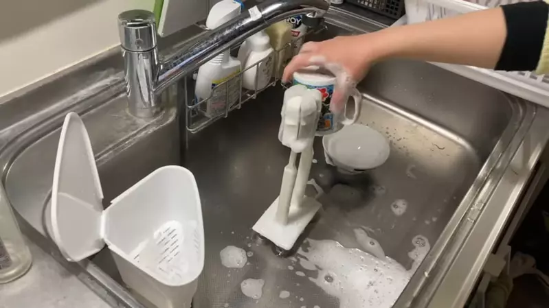 專業人士設計的《單手洗碗工具》非常適合因疾病或身體狀況不方便的朋友使用