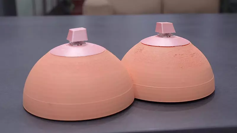 妄想發明家的搞笑創意《乳頭鍵盤》試著敲擊還會跑出來〝偶很舒服〞的文字訊息❤