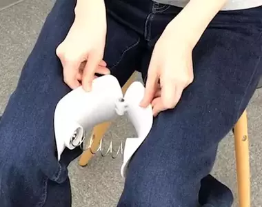《內收肌群訓練器》日本大創百貨話題運動用品 男網友呼籲小心被「夾到」