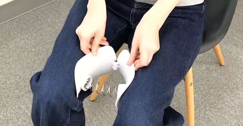 《內收肌群訓練器》日本大創百貨話題運動用品 男網友呼籲小心被「夾到」