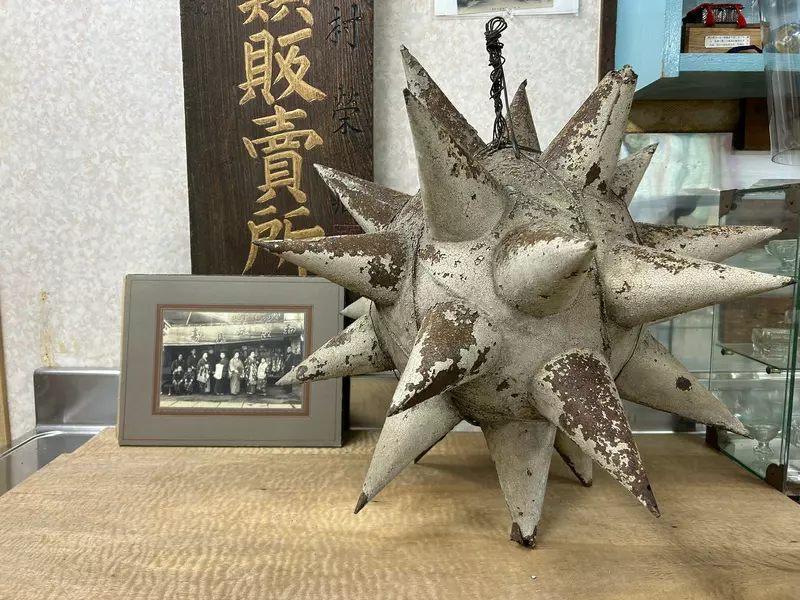 《攻擊力超高的招牌》日本古早金平糖果店 這真的不是流星錘嗎? 《攻擊力超高的招牌》日本古早金平糖果店 這真的不是流星錘嗎?