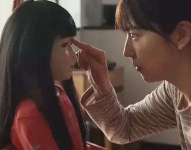 長澤雅美主演《人偶之家/DOLL HOUSE》一個離不開媽媽的娃娃,不管怎麼丟棄都會回到自己的身邊(怕)