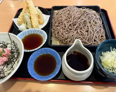 《這份蕎麥麵怎麼吃》怎麼判斷哪個東西該沾哪個醬？連日本網友都說沒把握