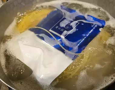 《日本料理網紅Ryuji》調理包跟義大利麵一起煮 挨批不衛生引爆炎上風波
