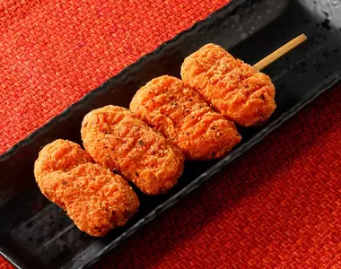 日本LAWSON便利店新品《一串雞塊》逛街走累了這是你滿足小餓的最佳選擇