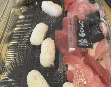 《外送平台的大敵:壽司》送到手中總是摔得稀巴爛 是外送員的錯還是店家的錯呢?