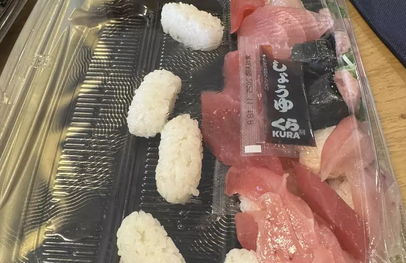 《外送平台的大敵:壽司》送到手中總是摔得稀巴爛 是外送員的錯還是店家的錯呢? 《外送平台的大敵:壽司》送到手中總是摔得稀巴爛 是外送員的錯還是店家的錯呢?