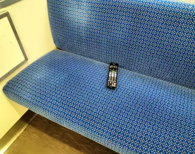 《電車上出現電視遙控器》食蜂操祈是妳掉的嗎?什麼情況會攜帶遙控器出門呢?