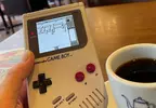 帶著GAMEBOY出門遊玩的網友 結果搭車的時候引起超多路人側目