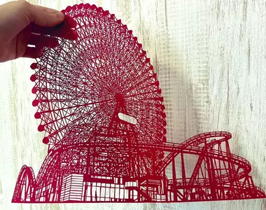 這塊紅紅一圈的可不是春聯 而是紙雕大師所創作的作品摩天輪