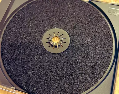 《CD光碟保護墊》購買二手CD發現這個超懷念 但是網友們對於功能卻看法兩極