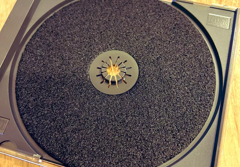 《CD光碟保護墊》購買二手CD發現這個超懷念 但是網友們對於功能卻看法兩極 《CD光碟保護墊》購買二手CD發現這個超懷念 但是網友們對於功能卻看法兩極