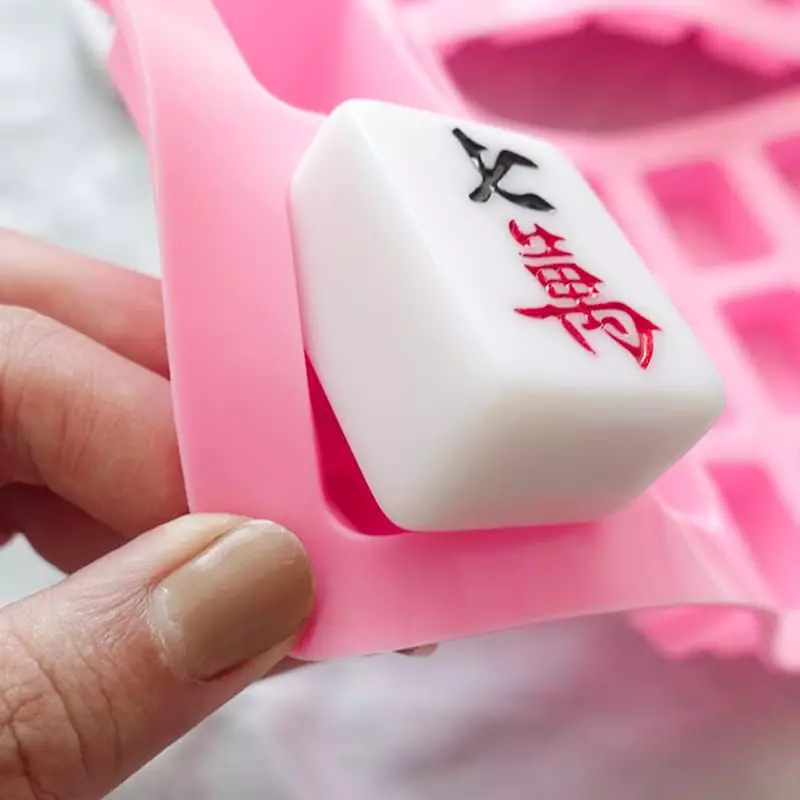 麻將造型模具 情人節的這天湊一桌麻將巧克力應該十分應景吧？