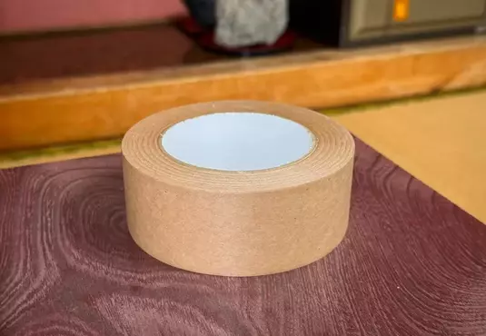 《日本旅館的奇妙備品》房間放一綑牛皮紙膠帶 你知道這有什麼用途嗎？
