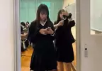 女高中生模仿搭電梯時的短劇 看完後網友覺得操控門的那個人實在是太專業了