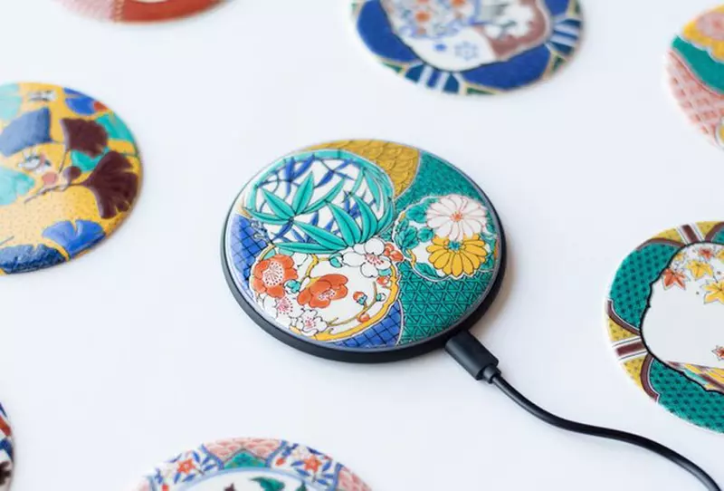 九谷燒無線充電器 讓人光看圖片就很想要入手的充電小物 九谷燒無線充電器 讓人光看圖片就很想要入手的充電小物
