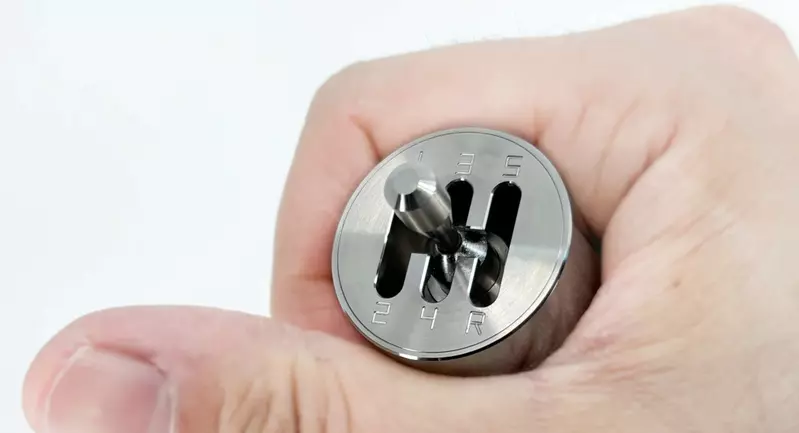 《姆指排檔桿》繼指尖陀螺風潮之後可能會流行起來的宅小物