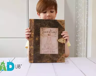 《達文西發明立體書》透過書中內容讓我們近距離了解這位兩歲就能抬頭的神人