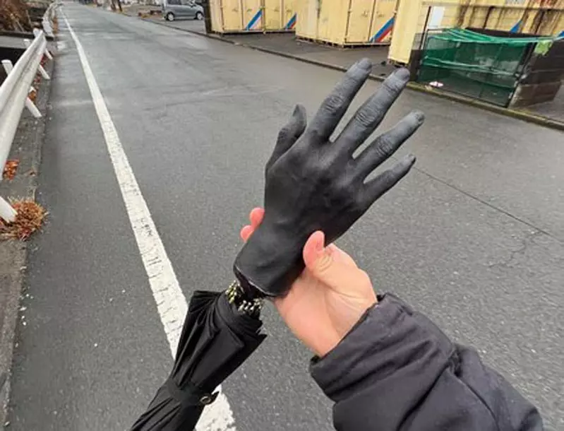 一把你絕對不會認錯的手掌雨傘 放在傘架裡面都不用擔心會被偷 一把你絕對不會認錯的手掌雨傘 放在傘架裡面都不用擔心會被偷