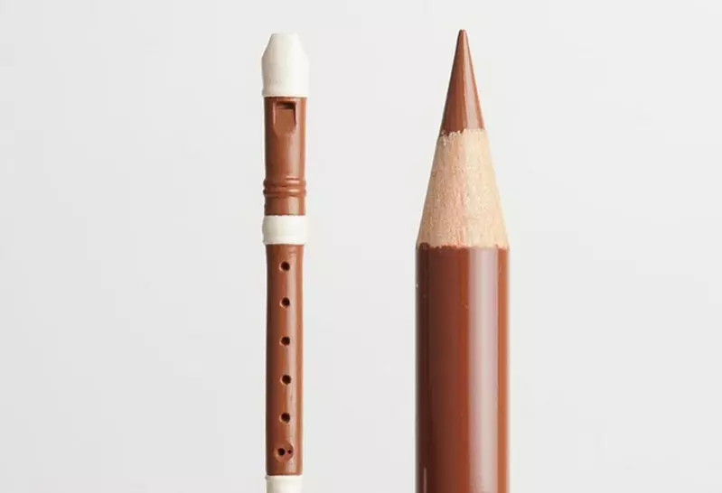 比鉛筆的筆芯削成直笛 日本鉛筆雕刻達人的最新作品太強惹 比鉛筆的筆芯削成直笛 日本鉛筆雕刻達人的最新作品太強惹