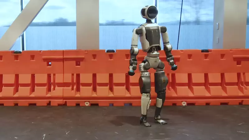 BostonDynamics的人形機器人《Atlas》最新展示影片