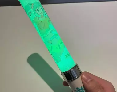 《初音未來哈密瓜蘇打》特別的寶特瓶標籤紙該怎麼收藏?化身螢光棒實用性暴增
