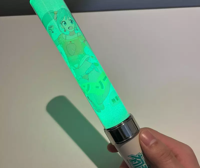 《初音未來哈密瓜蘇打》特別的寶特瓶標籤紙該怎麼收藏？化身螢光棒實用性暴增