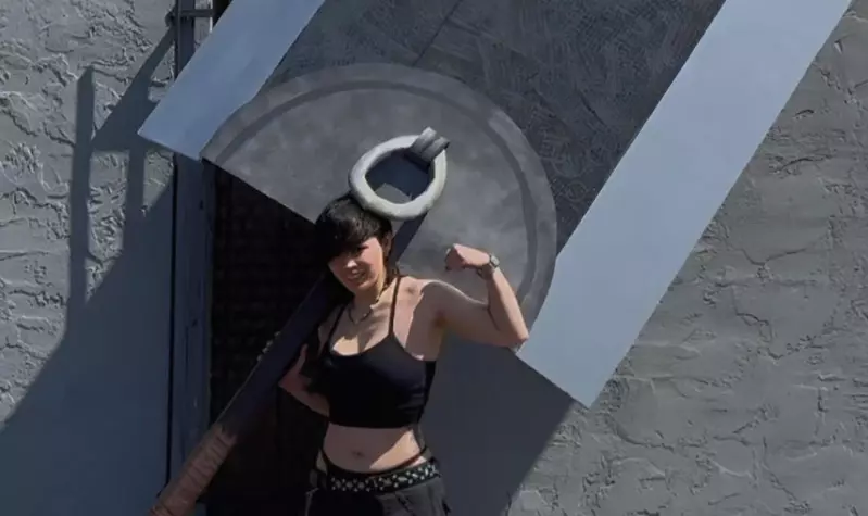 歐美coser做出《烙印勇士》中主角所持超大號的「斬龍劍」 歐美coser做出《烙印勇士》中主角所持超大號的「斬龍劍」