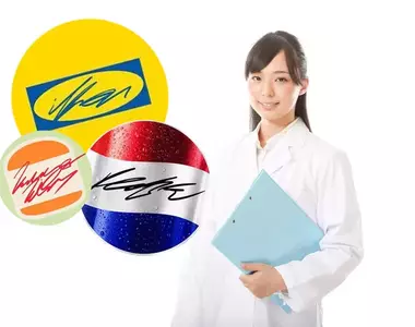如果醫生兼差LOGO文字設計的工作 寫什麼東西我怎麼都看不懂(抓頭)