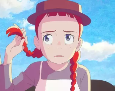 《新版小安妮服裝爭議》原作粉絲吐槽她怎麼會穿粉紅色?連小說譯者都出面糾正了