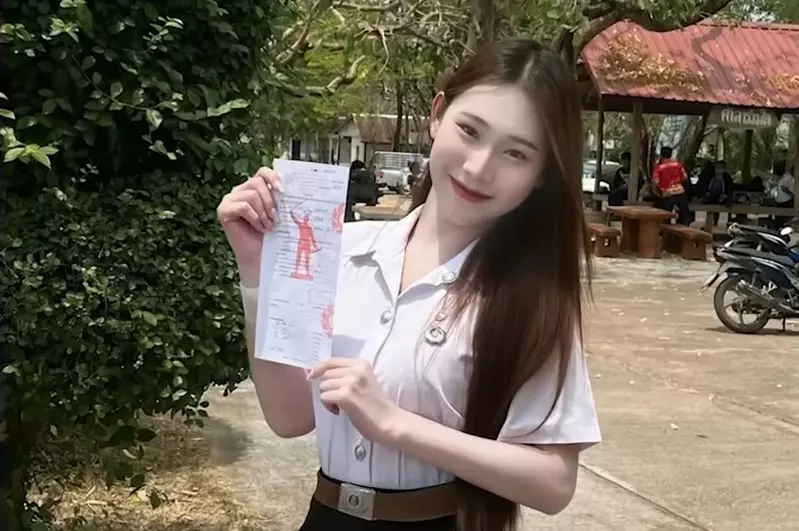2025年《泰國徵兵現場》這麼漂亮的女孩在這裡保證是男孩子 2025年《泰國徵兵現場》這麼漂亮的女孩在這裡保證是男孩子