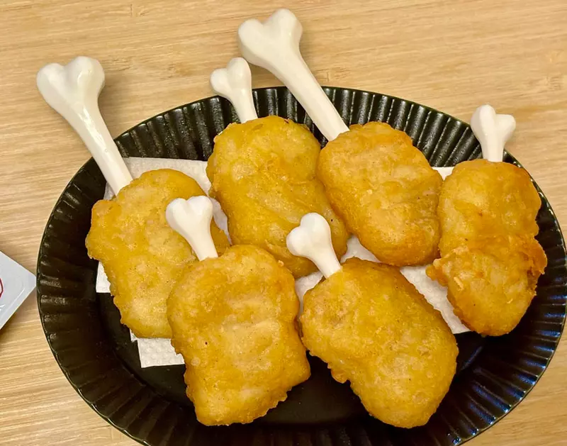 適用於雞塊版的帶骨肉叉 為什麼平平是麥克雞塊就別人的看起來比較好吃！？