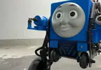 魔改《湯瑪士小火車》變成二輪武裝載具 這完全就是末日科幻片裡會出現的戰爭機器
