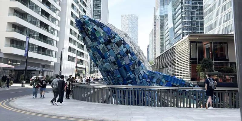 《海洋垃圾變身大鯨魚》英國倫敦展出環保藝術作品 日本網友批評這才不是單純的垃圾? 《海洋垃圾變身大鯨魚》英國倫敦展出環保藝術作品 日本網友批評這才不是單純的垃圾?